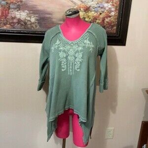 KARYN SEO ARDEN WAFFLE KNIT EMBROIDERED FRAY SHIRT SWEATSHIRT V-NECK 3/4 Sleeve